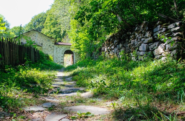 path to monastery