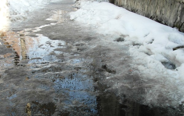 Chisinau sidewalk sludge